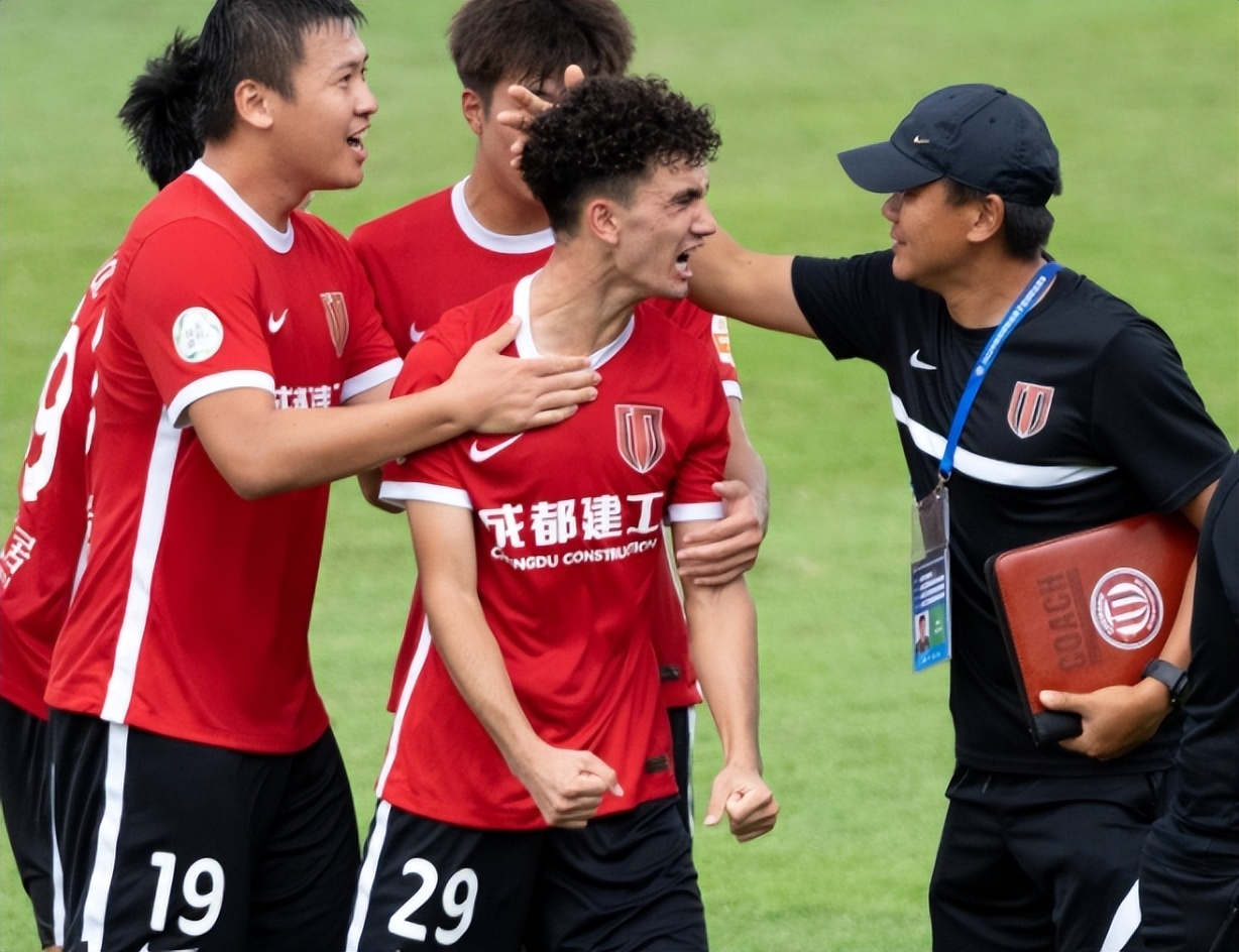 西班牙队观众热烈欢呼!,塔图姆迎来二十赛季出色发挥比赛高潮迭起的简单介绍-九游体育网页
