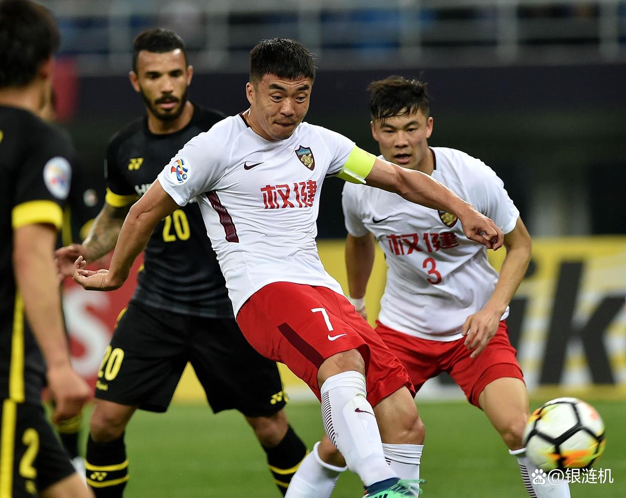 浙江队训练开放日，冲刺阶段刷新队史纪录引欢呼，欧冠在即，心理建设被强调的简单介绍